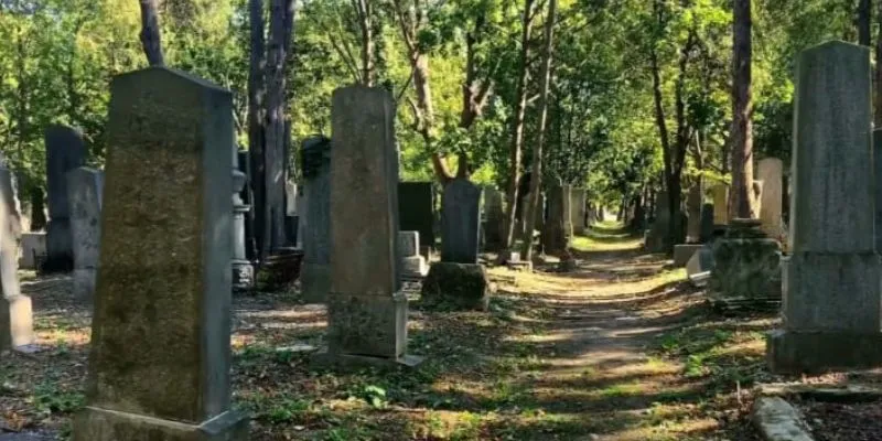 Khám phá ý nghĩa khi nằm mơ thấy bia mộ